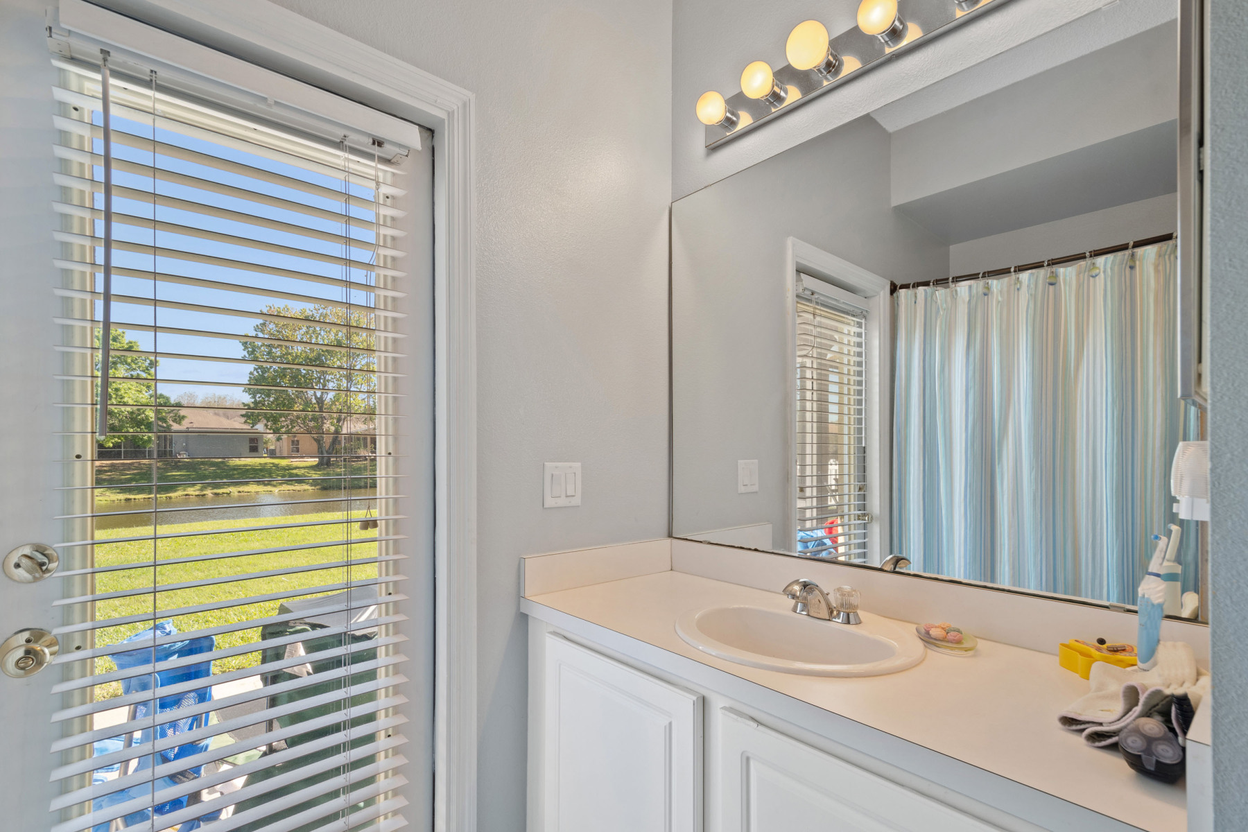 13738 Bluewater Cir, Orlando, FL 32828 13738 Bluewater Cir, Orlando, FL 32828