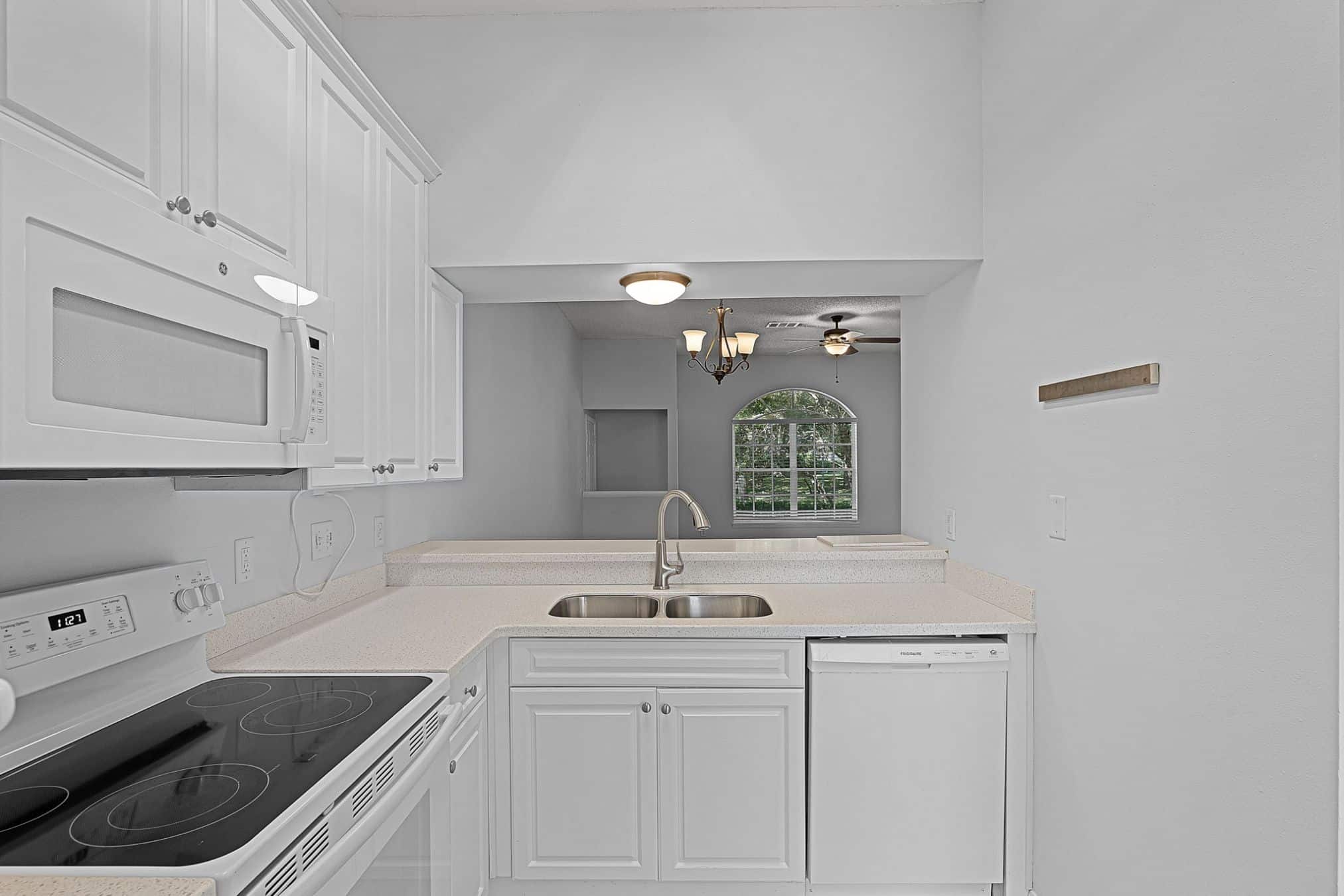 160 Reserve Cir #100, Oviedo, FL 32765 160 Reserve Cir #100, Oviedo, FL 32765