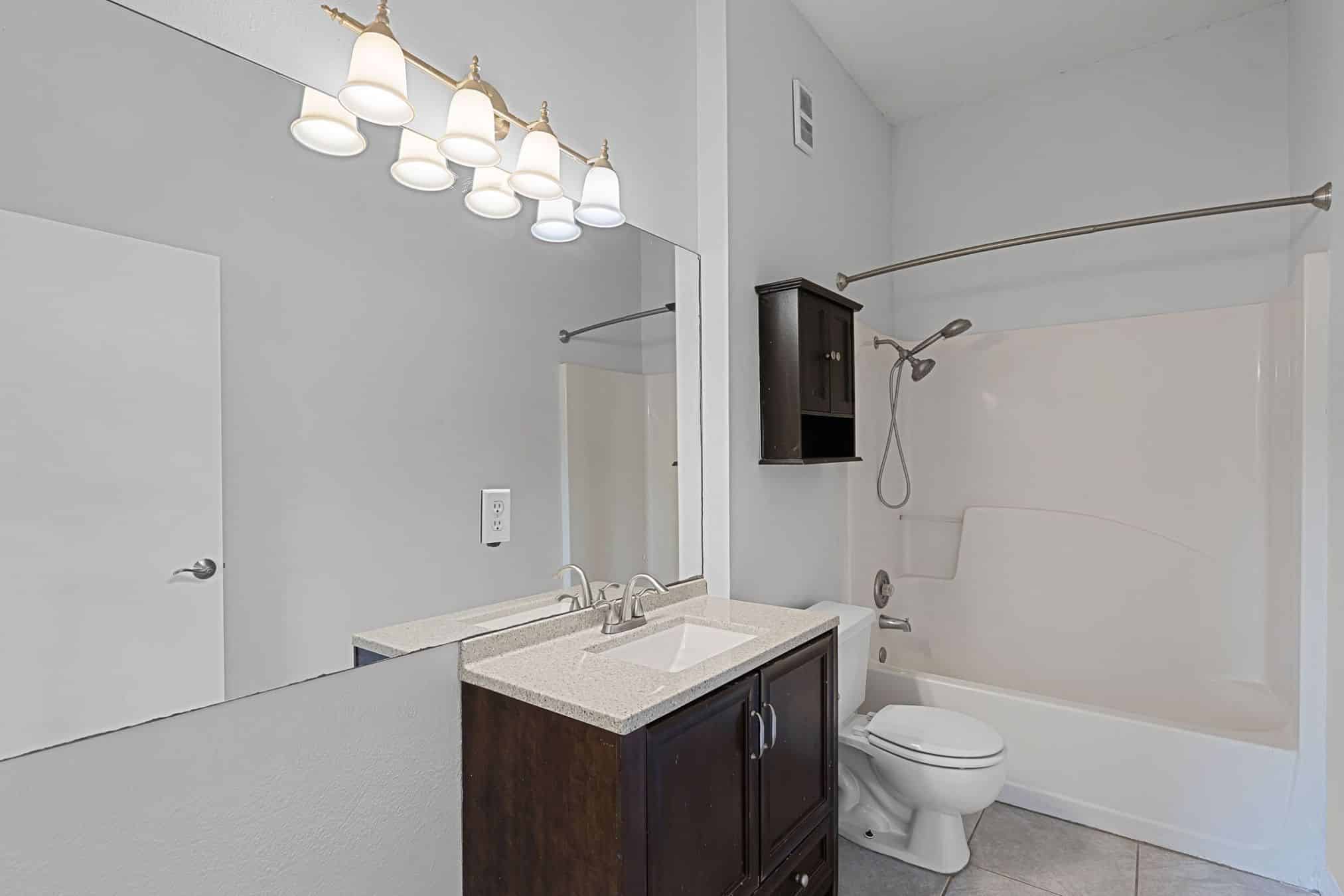 160 Reserve Cir #100, Oviedo, FL 32765 160 Reserve Cir #100, Oviedo, FL 32765