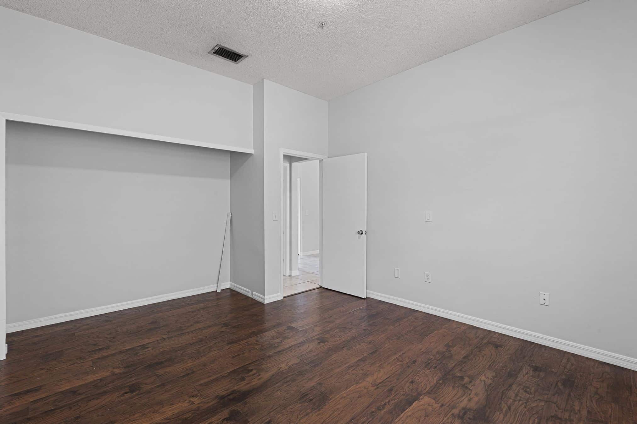 160 Reserve Cir #100, Oviedo, FL 32765 160 Reserve Cir #100, Oviedo, FL 32765
