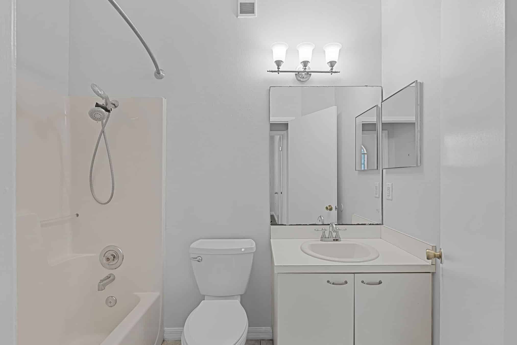 160 Reserve Cir #100, Oviedo, FL 32765 160 Reserve Cir #100, Oviedo, FL 32765