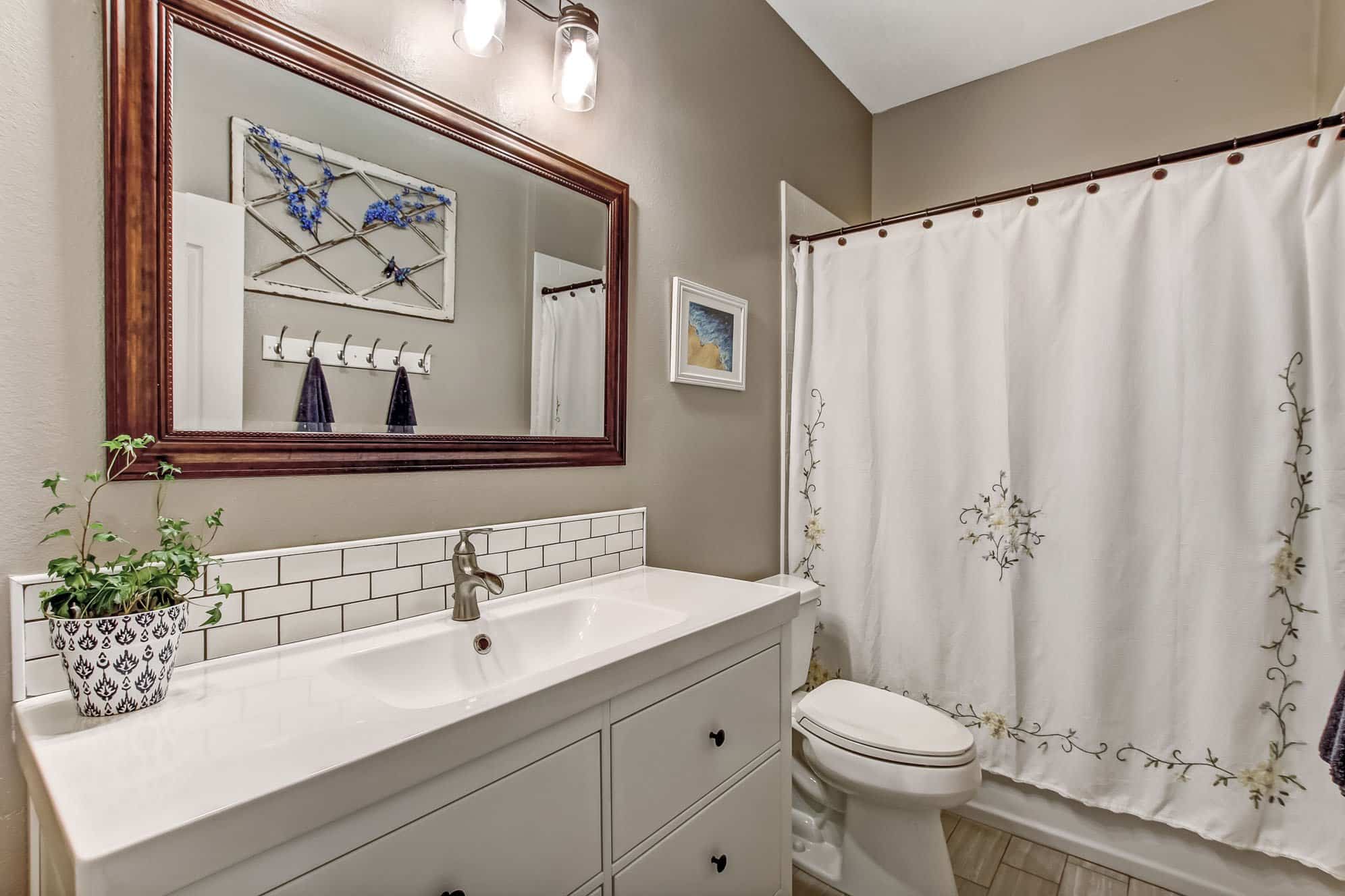 2041 Swift Rd, Oviedo, FL 32766 2041 Swift Rd, Oviedo, FL 32766