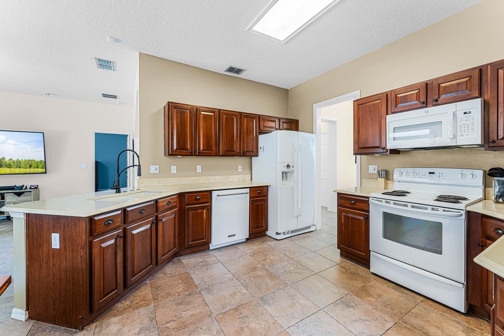 2075 Emerald Green Cir, Oviedo, FL 32765 2075 Emerald Green Cir, Oviedo, FL 32765