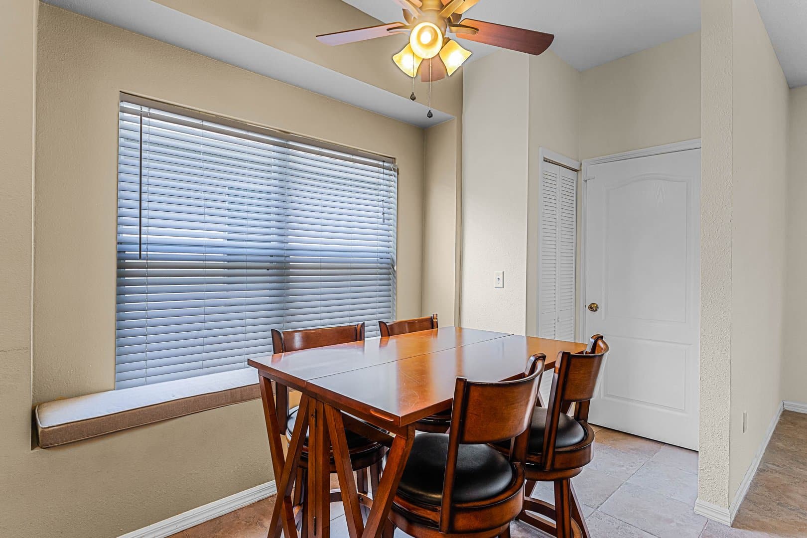 2075 Emerald Green Cir, Oviedo, FL 32765 2075 Emerald Green Cir, Oviedo, FL 32765