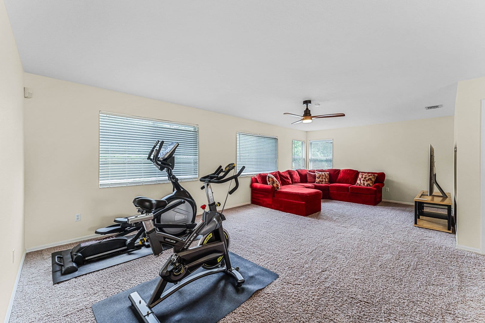 2075 Emerald Green Cir, Oviedo, FL 32765 2075 Emerald Green Cir, Oviedo, FL 32765