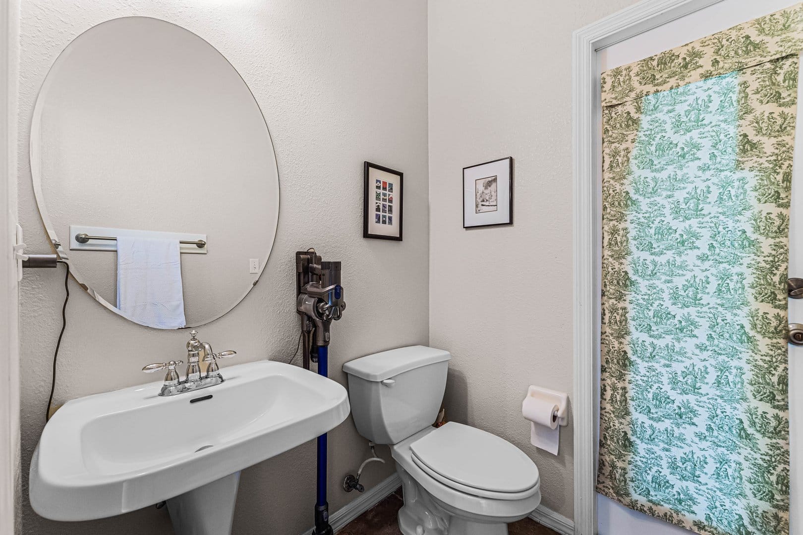 2075 Emerald Green Cir, Oviedo, FL 32765 2075 Emerald Green Cir, Oviedo, FL 32765