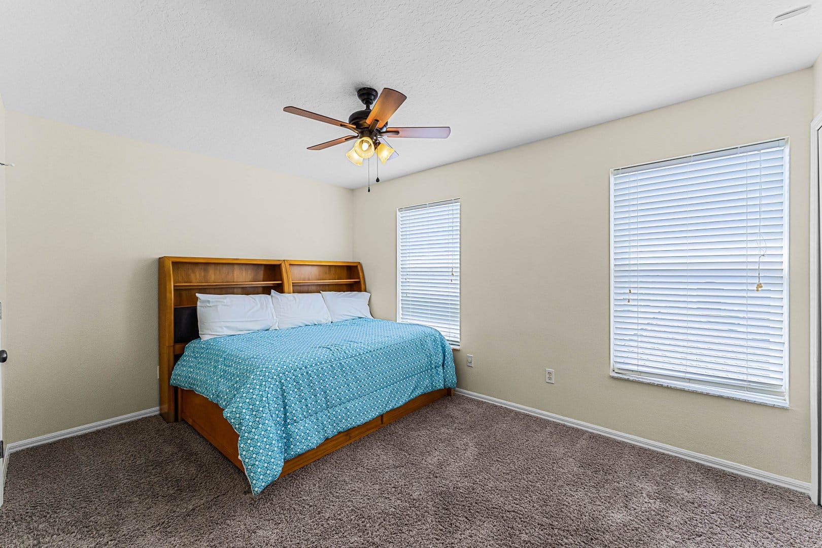 2075 Emerald Green Cir, Oviedo, FL 32765 2075 Emerald Green Cir, Oviedo, FL 32765