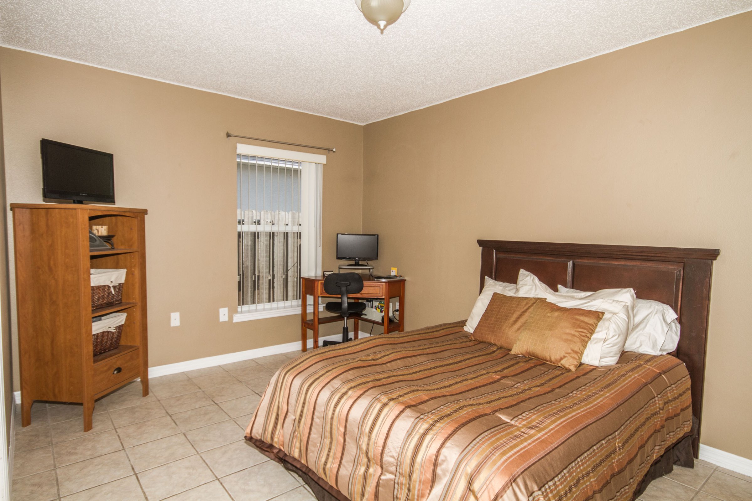 2200-orange-st-oviedo-fl-32765-17 2200-orange-st-oviedo-fl-32765-17