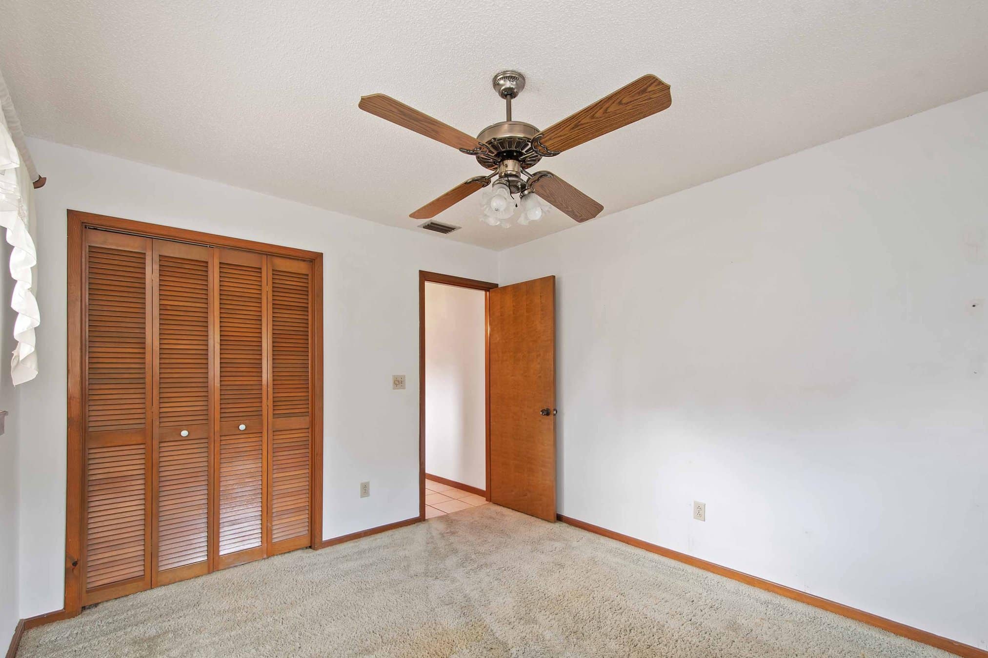 280 W 3rd St, Chuluota, FL 32766 280 W 3rd St, Chuluota, FL 32766