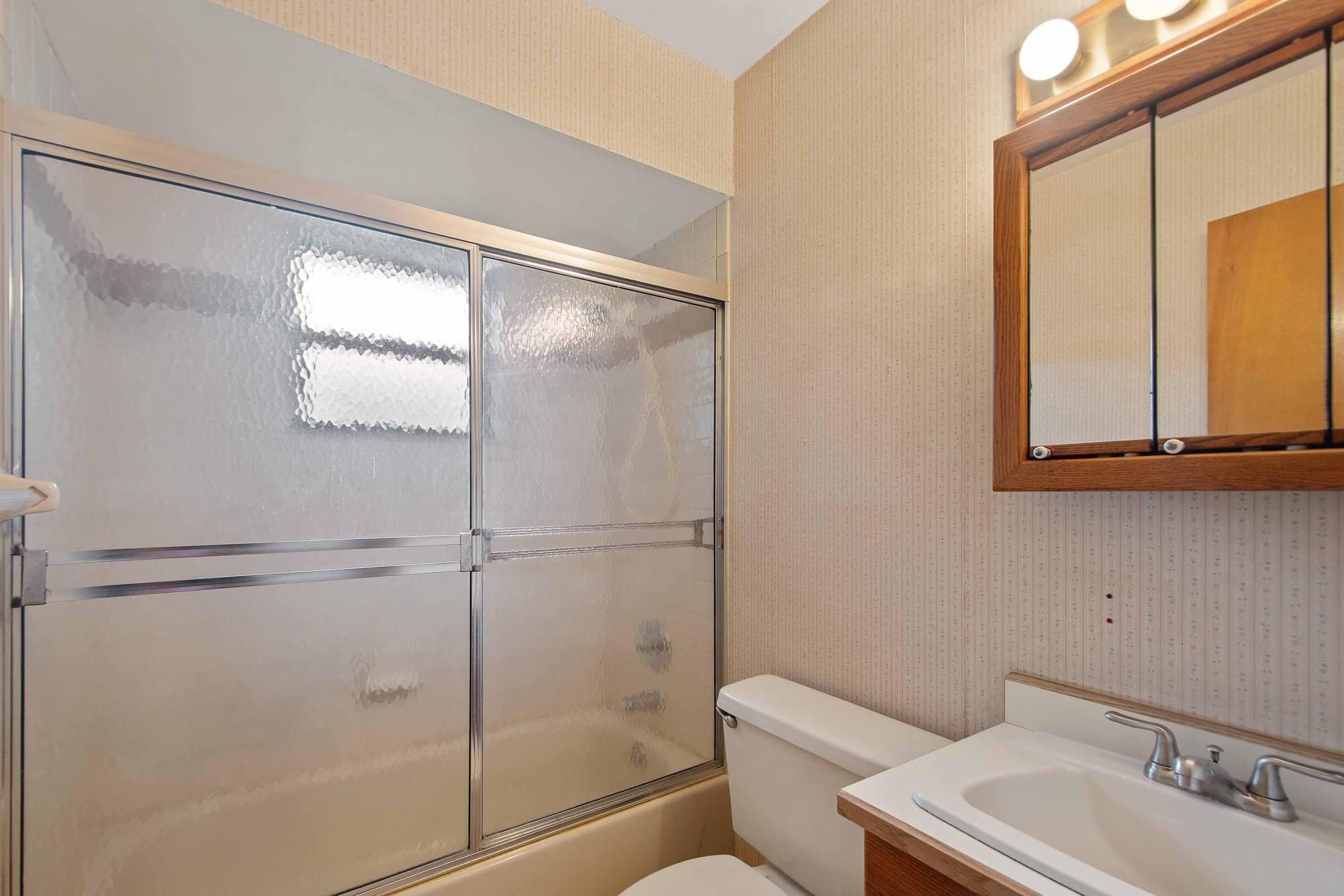 280 W 3rd St, Chuluota, FL 32766 280 W 3rd St, Chuluota, FL 32766