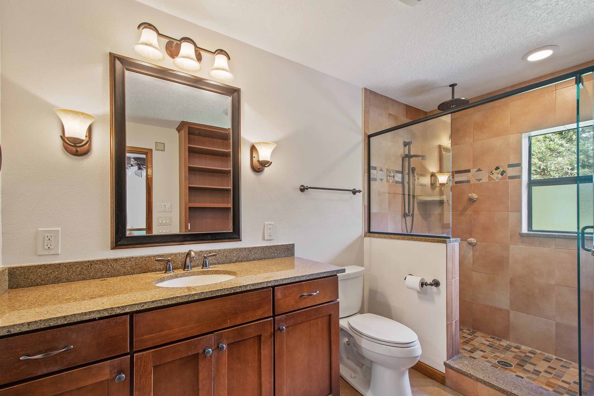 280 W 3rd St, Chuluota, FL 32766 280 W 3rd St, Chuluota, FL 32766