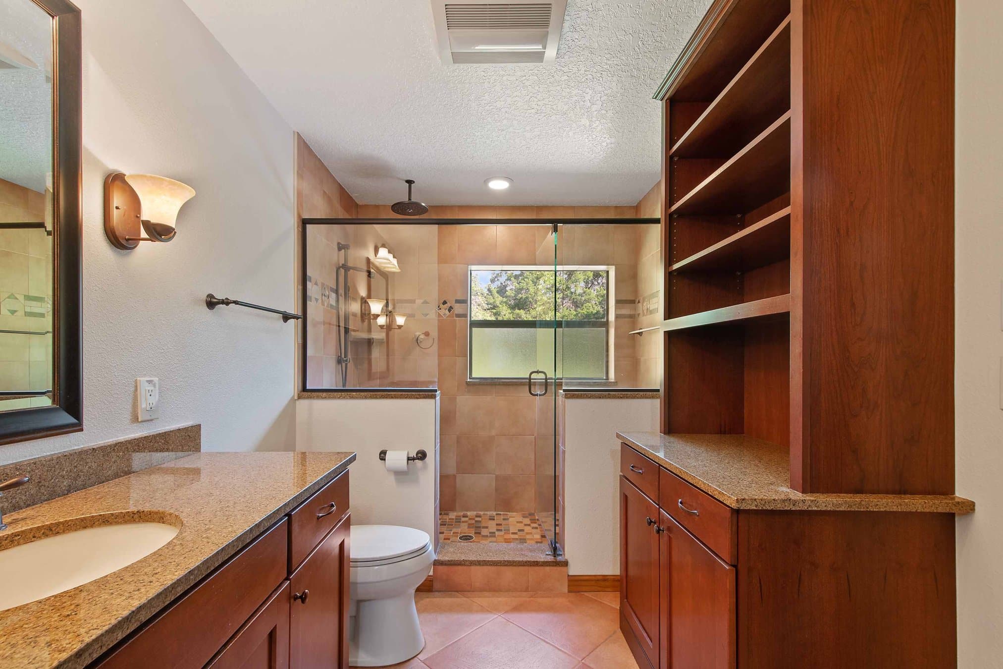 280 W 3rd St, Chuluota, FL 32766 280 W 3rd St, Chuluota, FL 32766