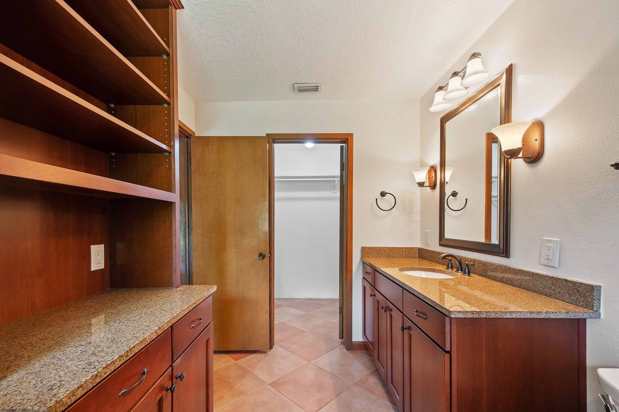 280 W 3rd St, Chuluota, FL 32766 280 W 3rd St, Chuluota, FL 32766