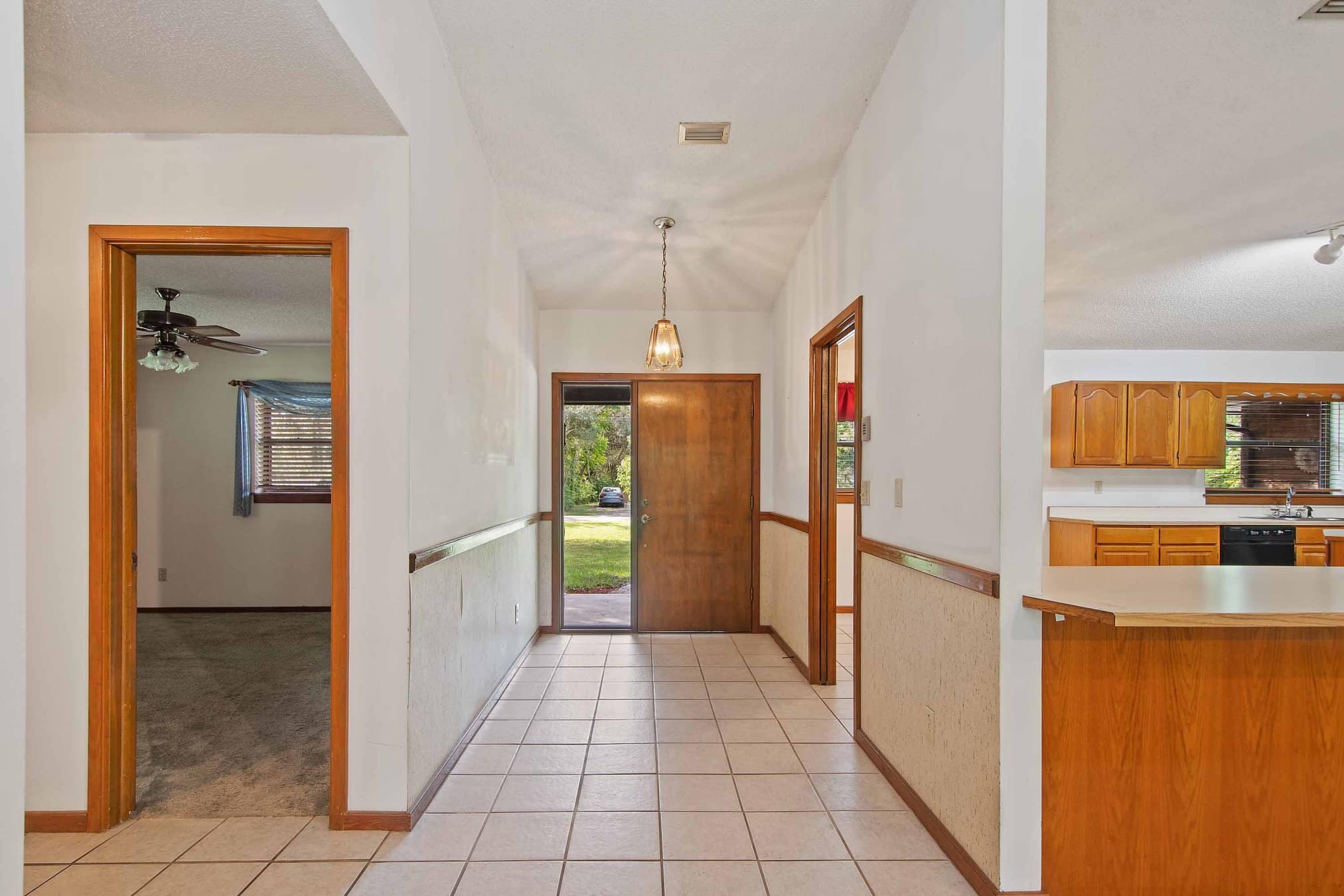 280 W 3rd St, Chuluota, FL 32766 280 W 3rd St, Chuluota, FL 32766