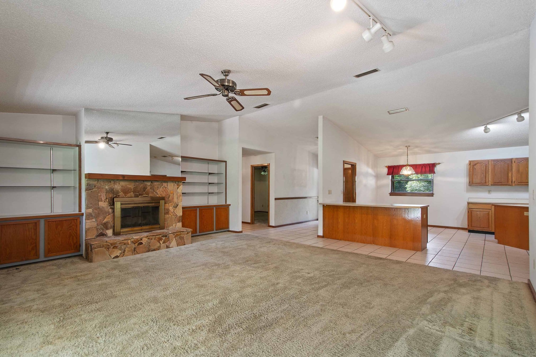 280 W 3rd St, Chuluota, FL 32766 280 W 3rd St, Chuluota, FL 32766