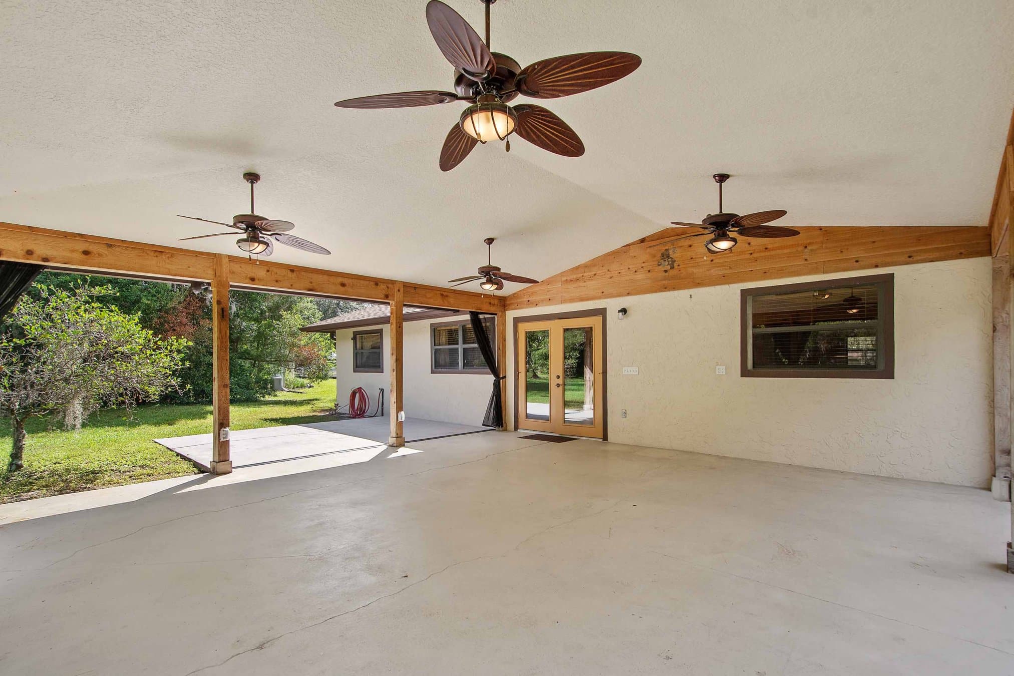 280 W 3rd St, Chuluota, FL 32766 280 W 3rd St, Chuluota, FL 32766