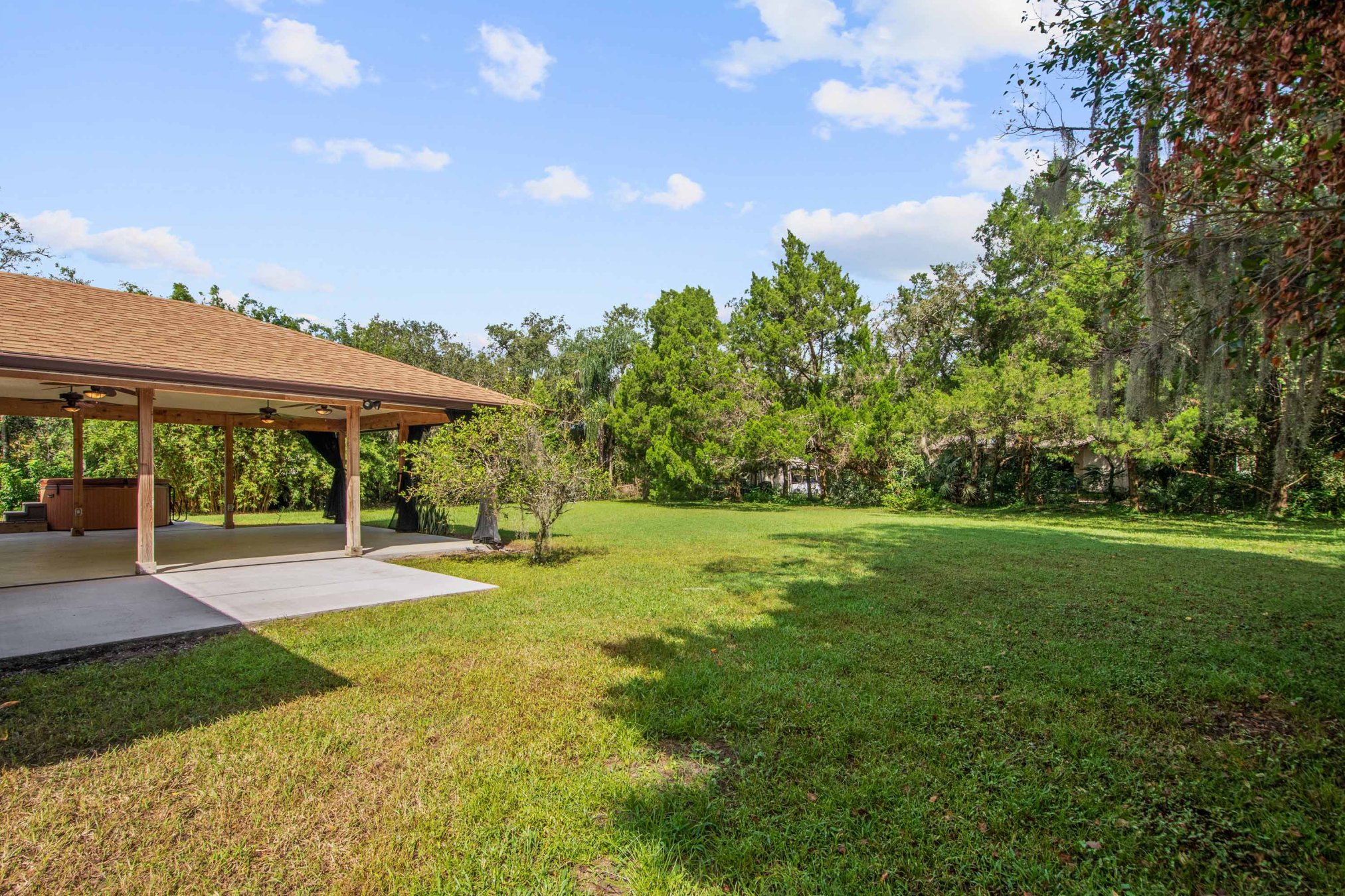 280 W 3rd St, Chuluota, FL 32766 280 W 3rd St, Chuluota, FL 32766