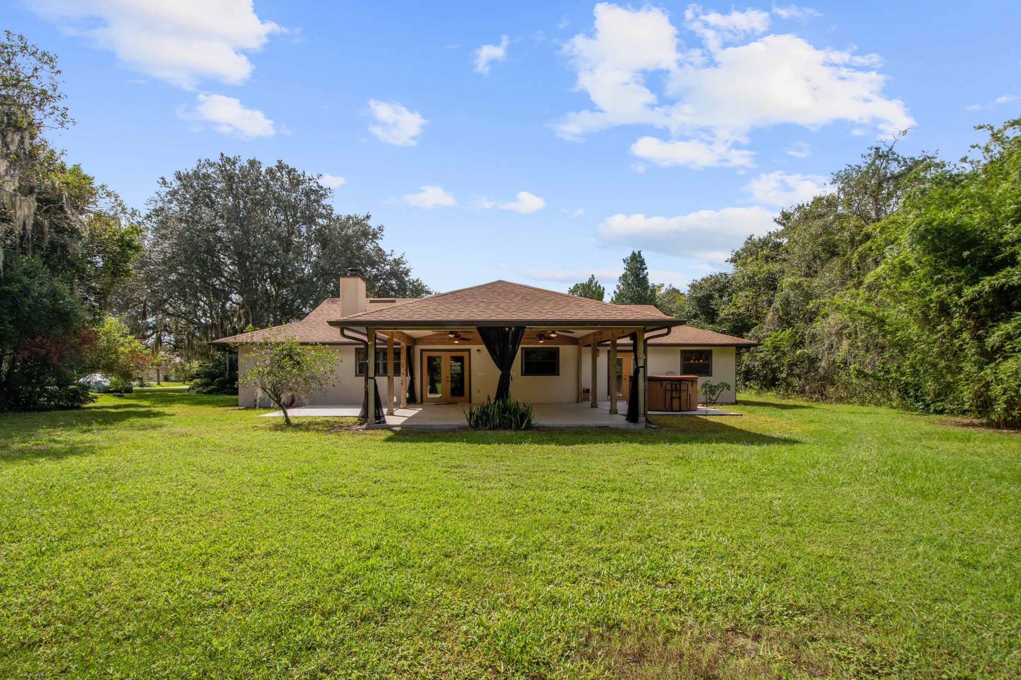 280 W 3rd St, Chuluota, FL 32766 280 W 3rd St, Chuluota, FL 32766