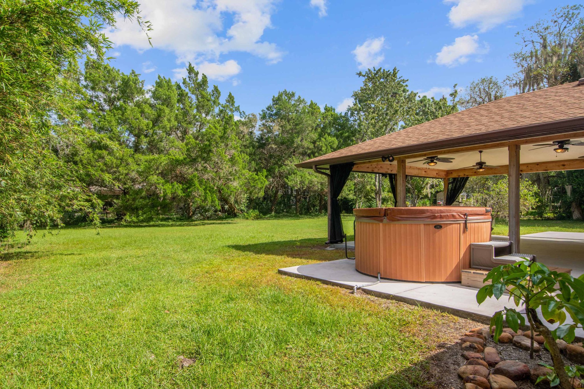 280 W 3rd St, Chuluota, FL 32766 280 W 3rd St, Chuluota, FL 32766