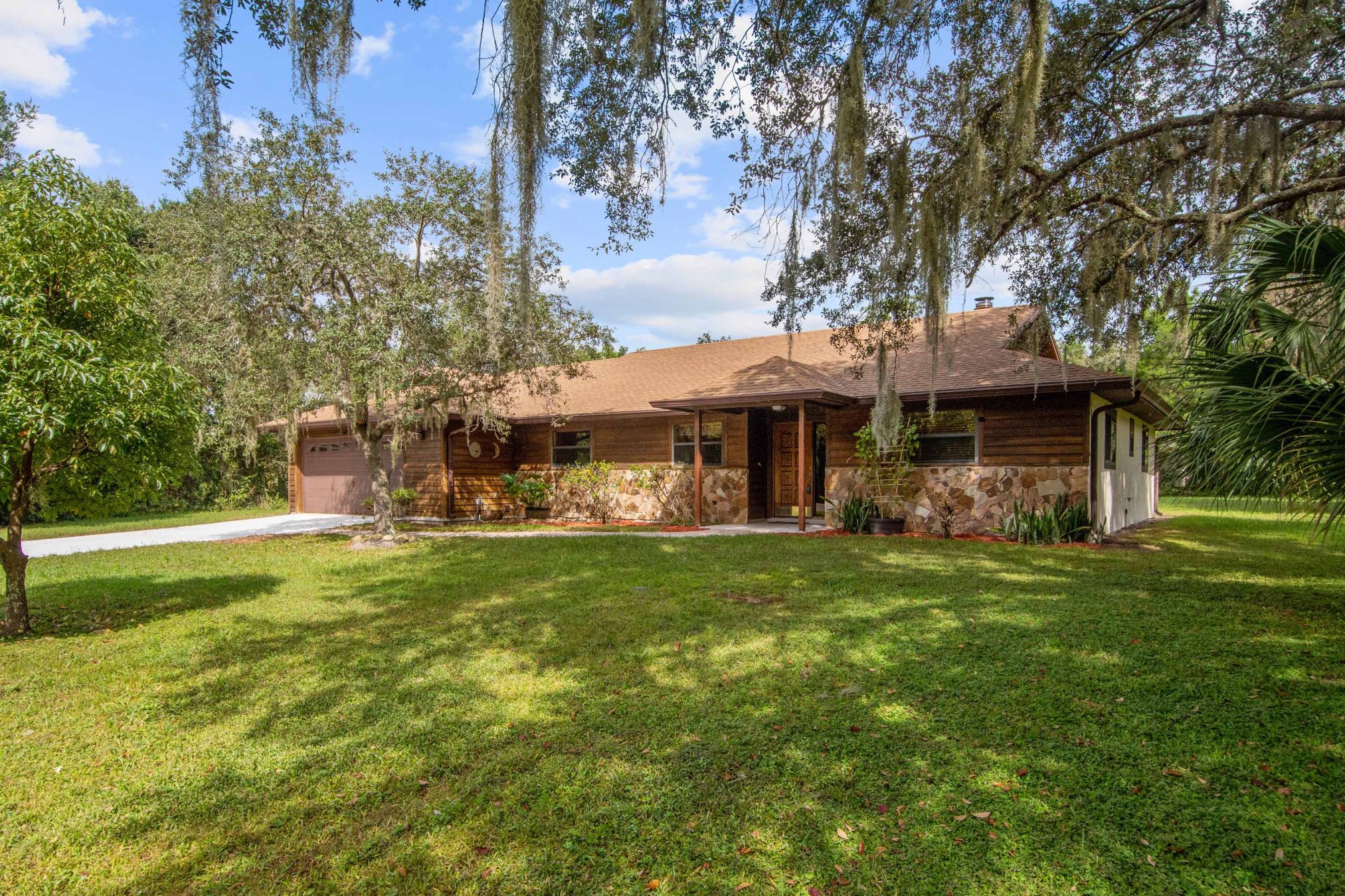 280 W 3rd St, Chuluota, FL 32766 280 W 3rd St, Chuluota, FL 32766