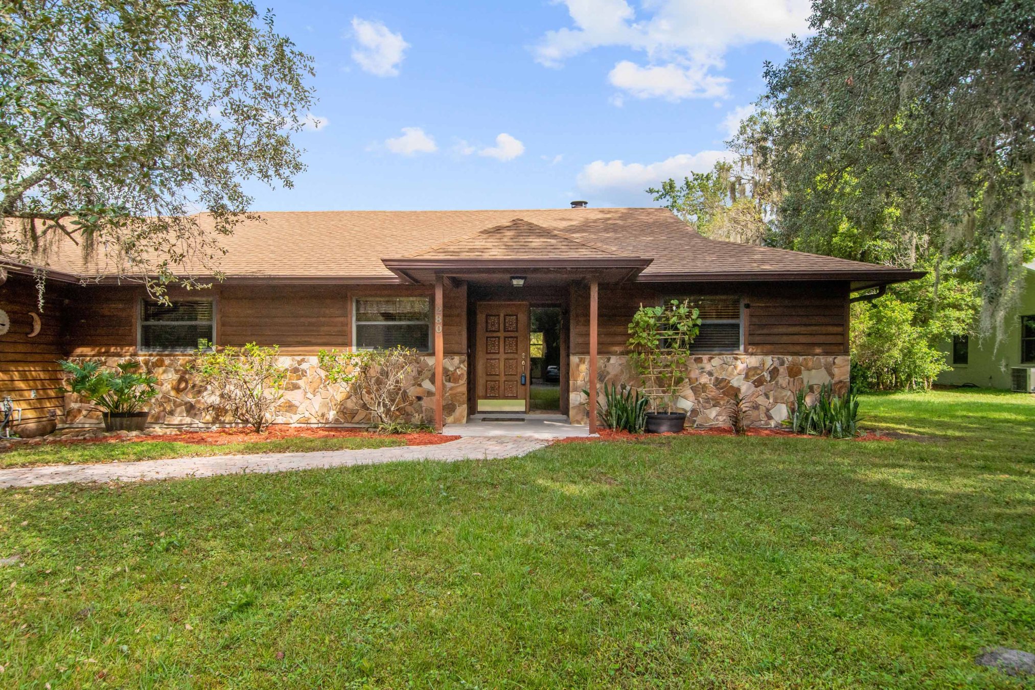 280 W 3rd St, Chuluota, FL 32766 280 W 3rd St, Chuluota, FL 32766