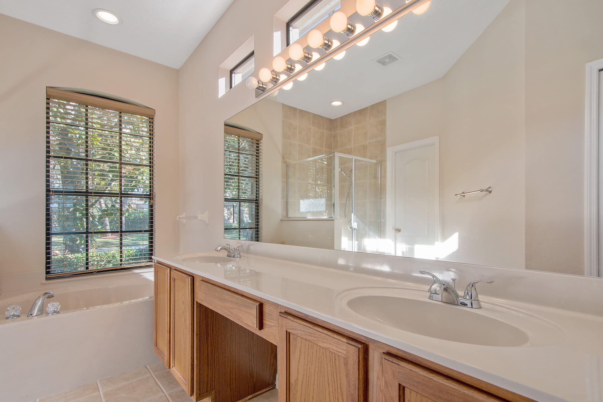 3370-Red-Ash-Circle-11 3370-Red-Ash-Circle-11