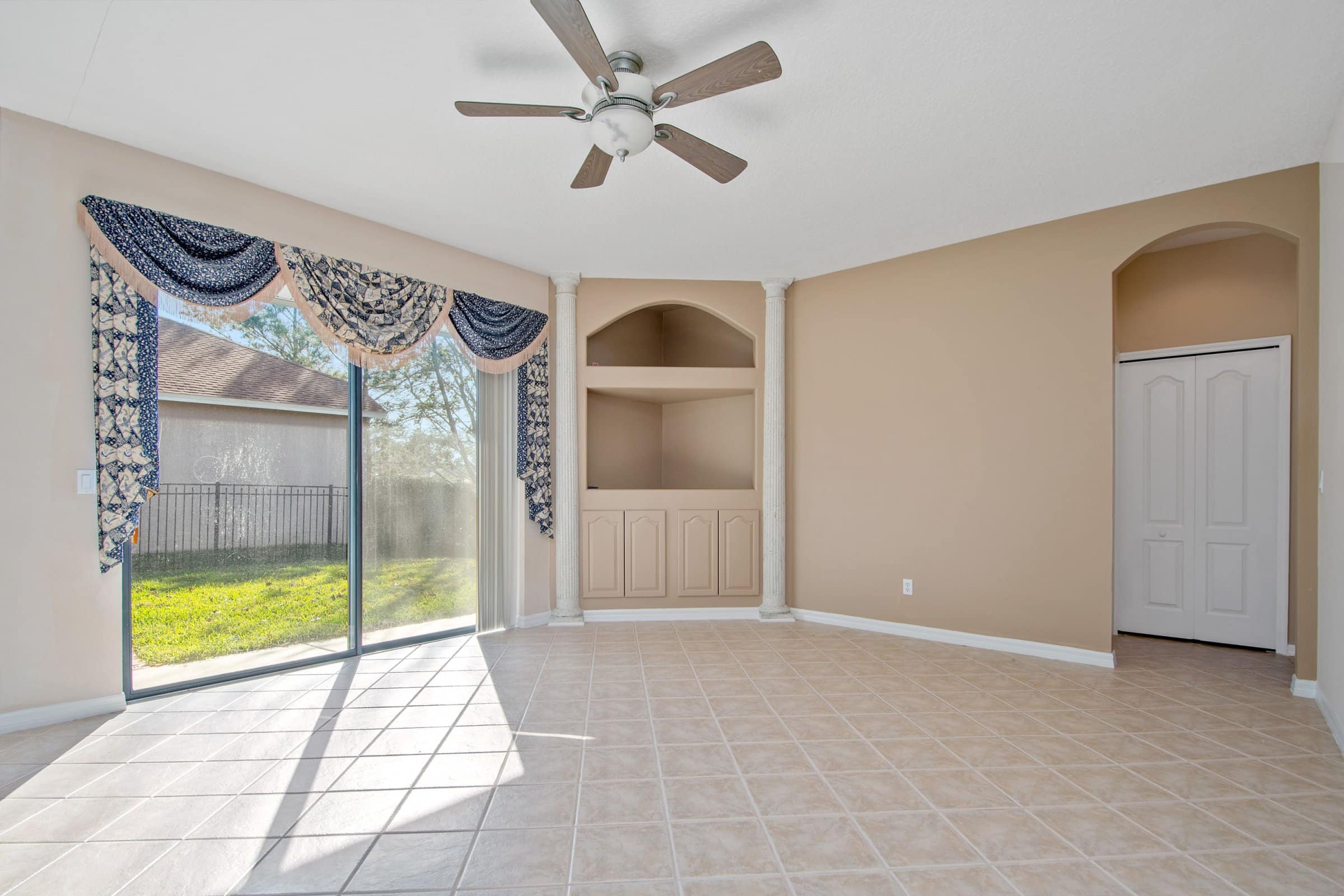 3370-Red-Ash-Circle-22 3370-Red-Ash-Circle-22