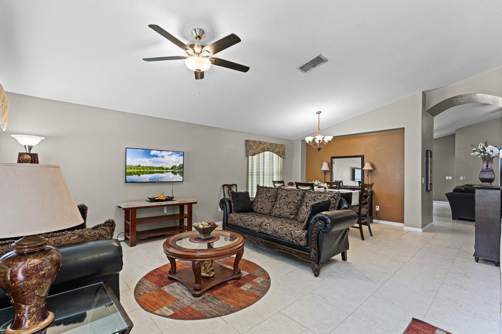 371 Lynn St, Oviedo, FL 32765 371 Lynn St, Oviedo, FL 32765
