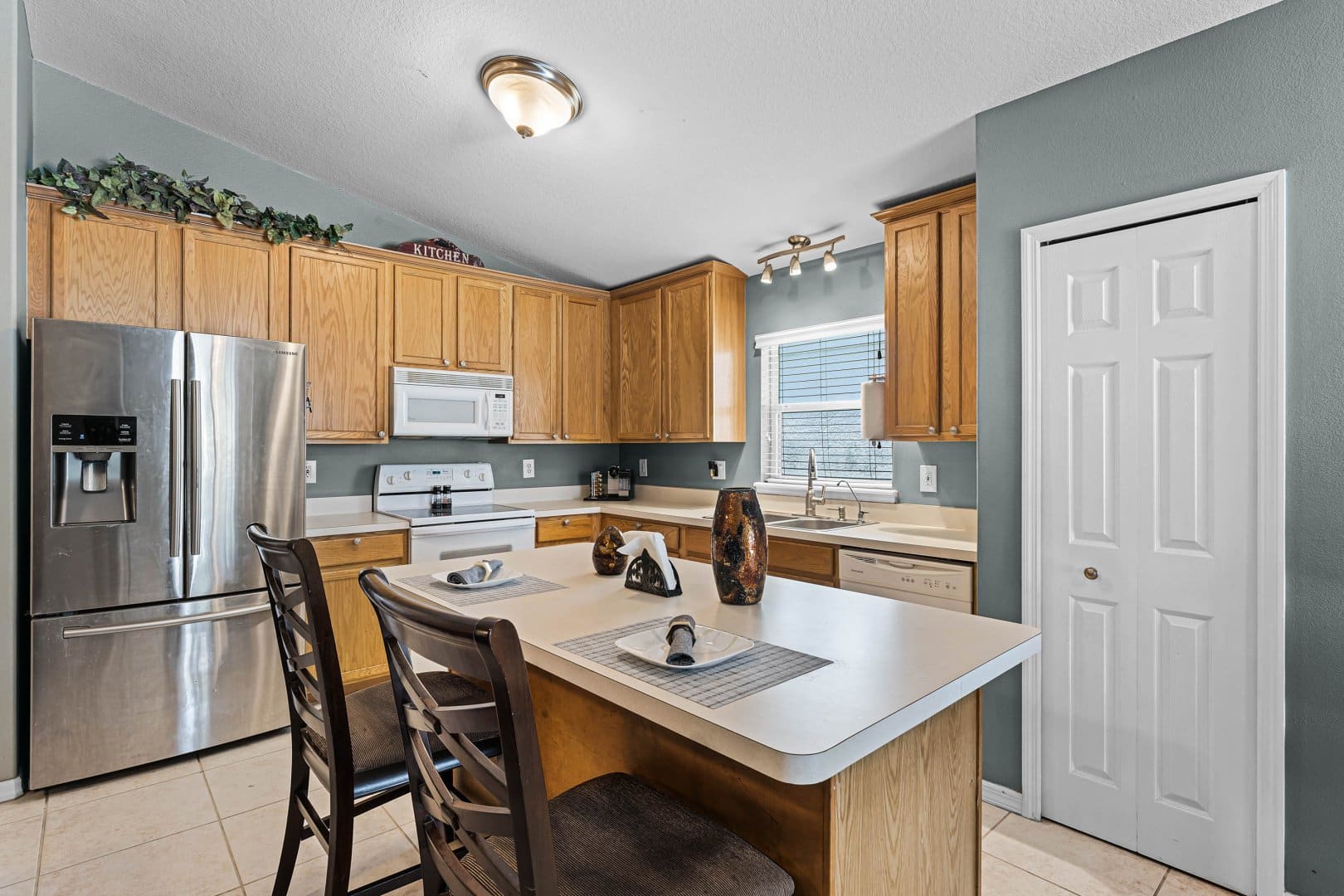 371 Lynn St, Oviedo, FL 32765 371 Lynn St, Oviedo, FL 32765