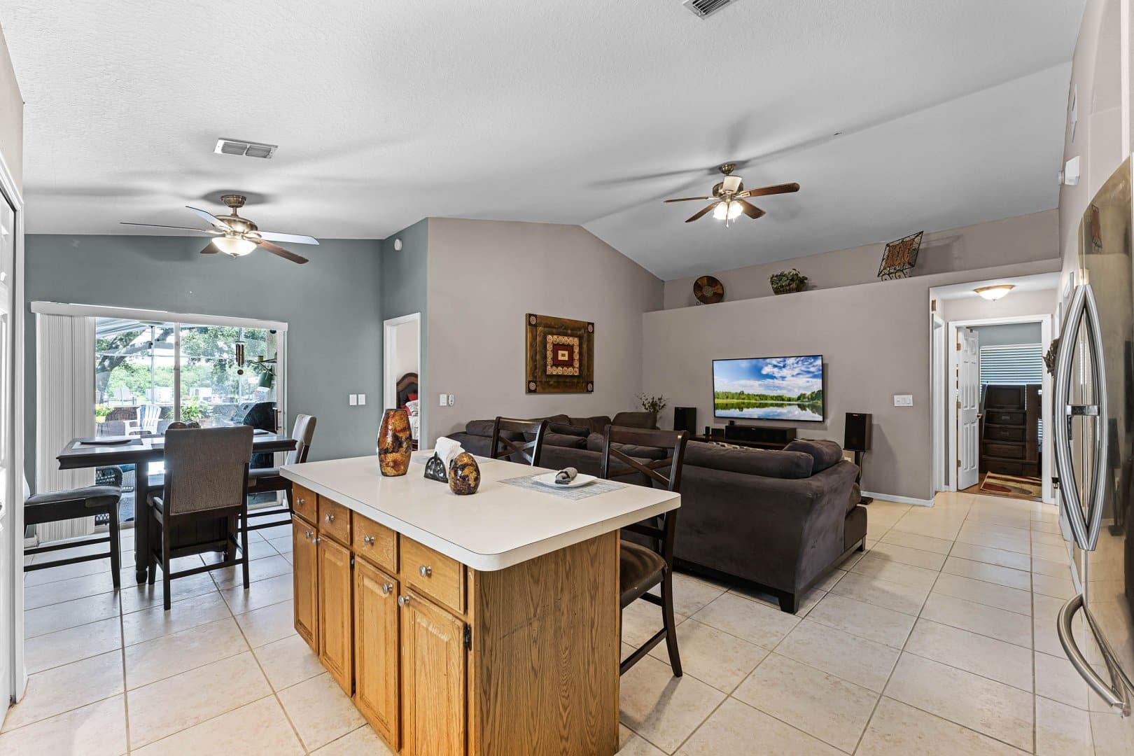 371 Lynn St, Oviedo, FL 32765 371 Lynn St, Oviedo, FL 32765