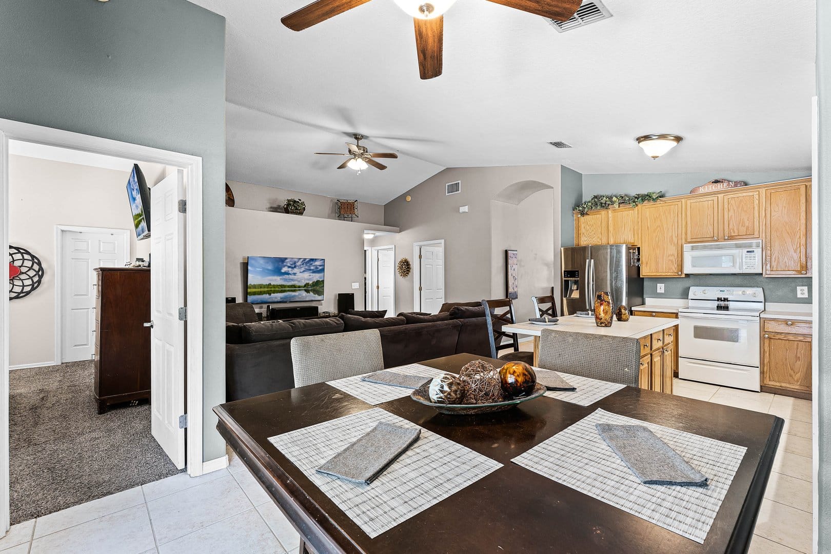 371 Lynn St, Oviedo, FL 32765 371 Lynn St, Oviedo, FL 32765