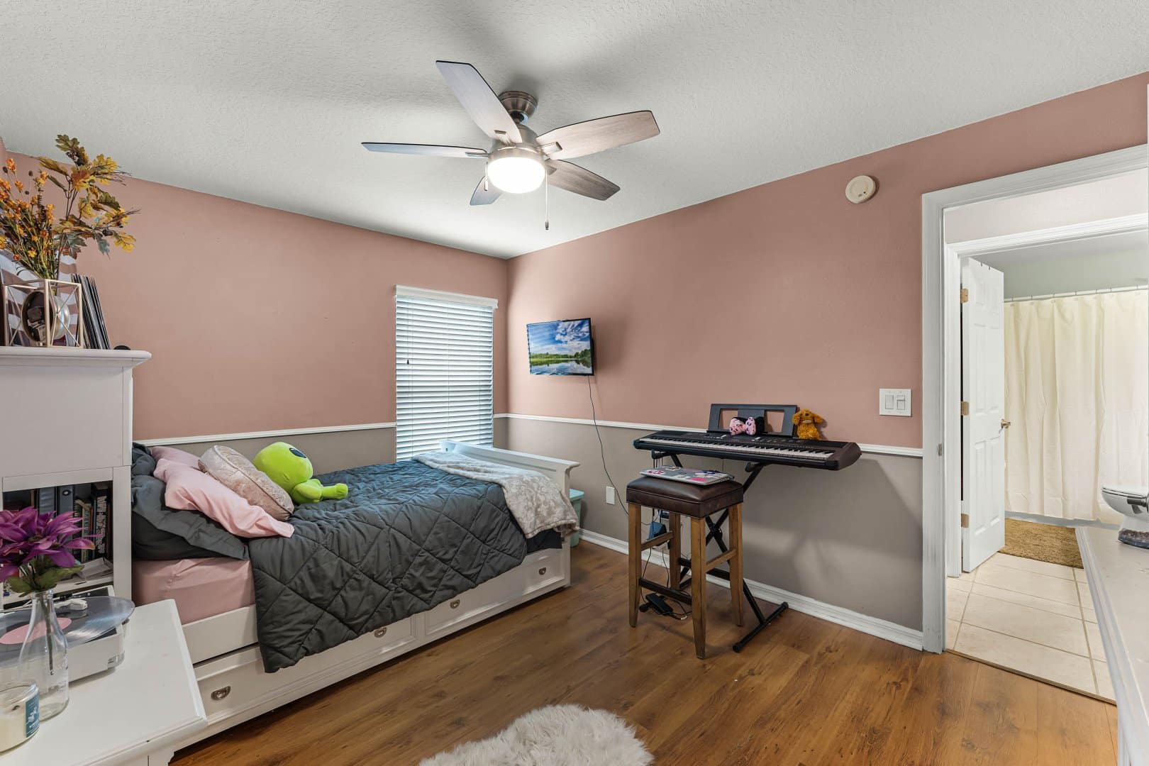 371 Lynn St, Oviedo, FL 32765 371 Lynn St, Oviedo, FL 32765