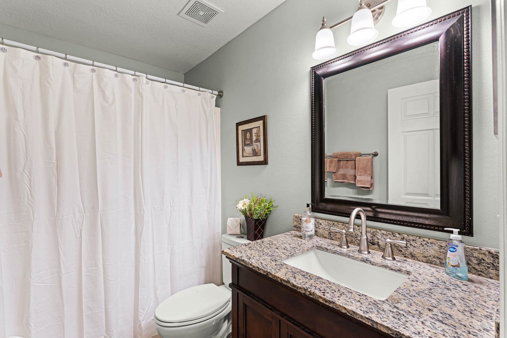 371 Lynn St, Oviedo, FL 32765 371 Lynn St, Oviedo, FL 32765
