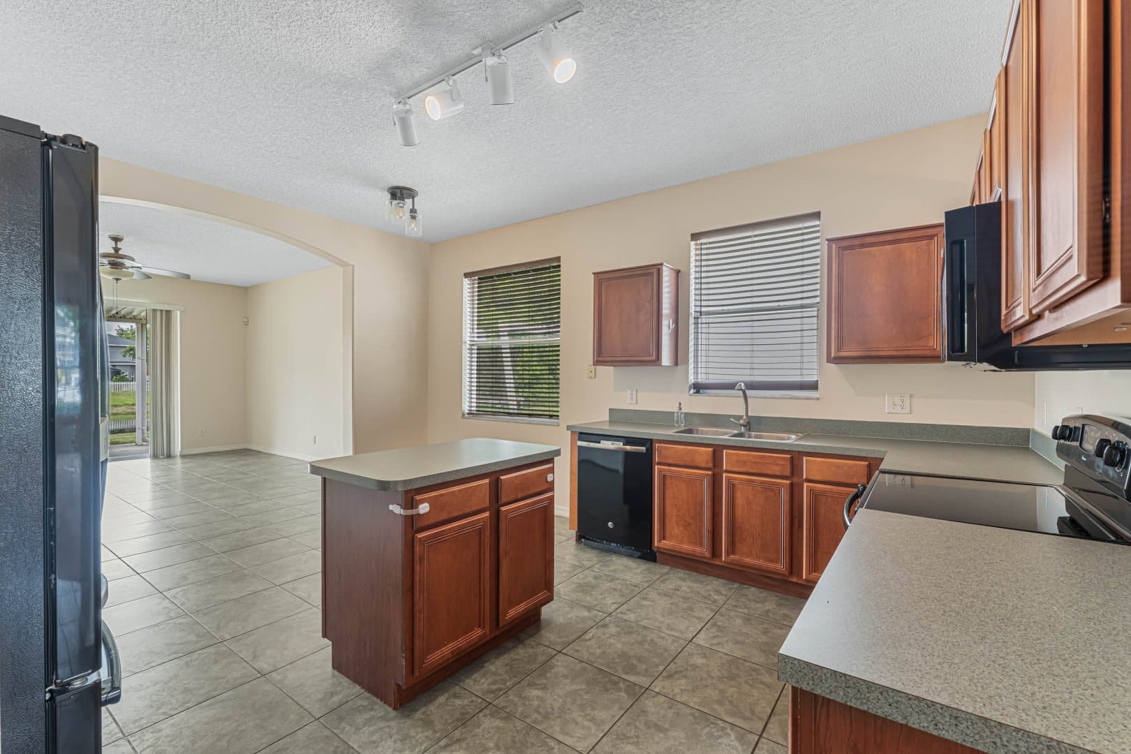 3837 Shawn Cir, Orlando, FL 32826 3837 Shawn Cir, Orlando, FL 32826