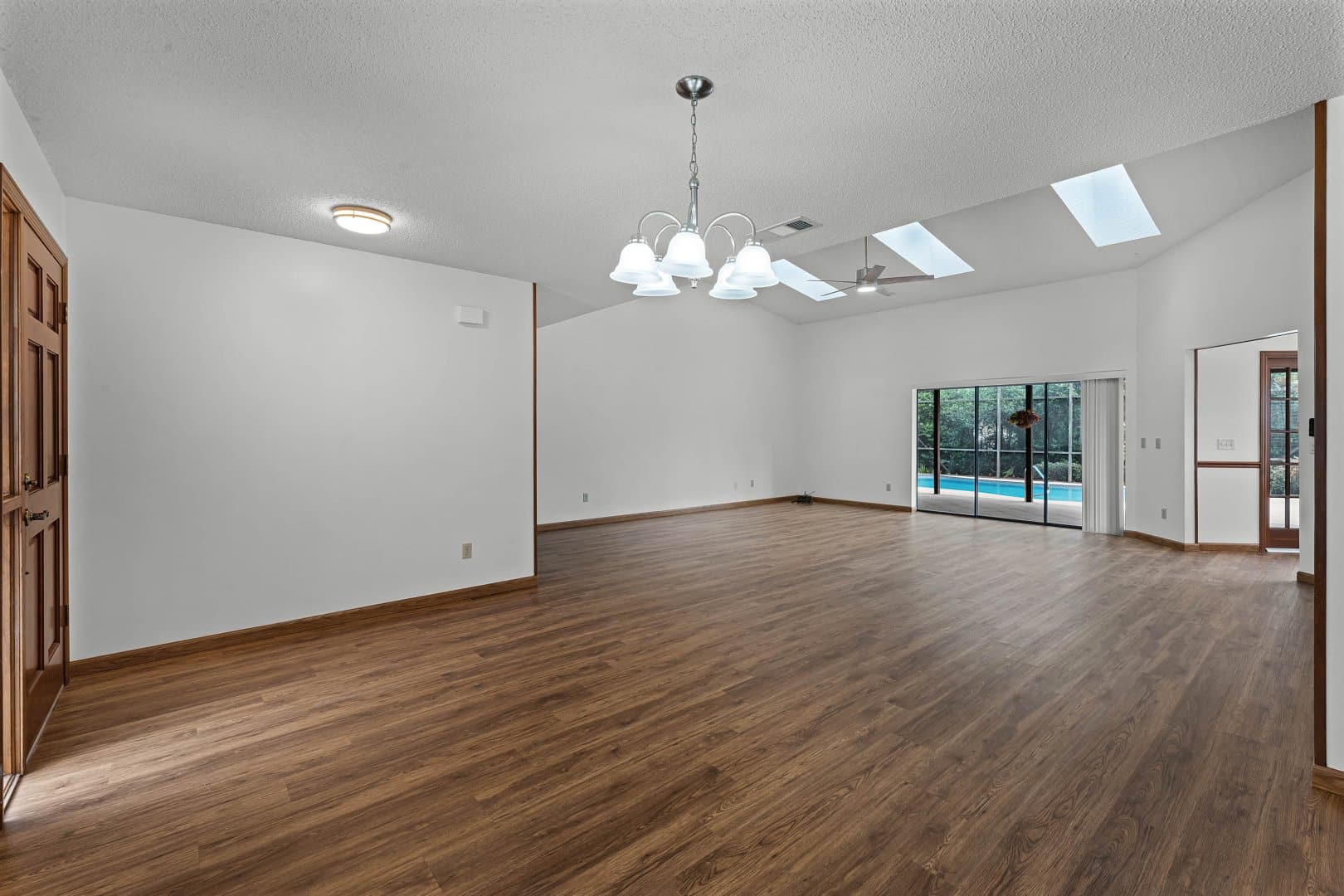 555 Queens Mirror Cir, Casselberry, FL 32707 555 Queens Mirror Cir, Casselberry, FL 32707