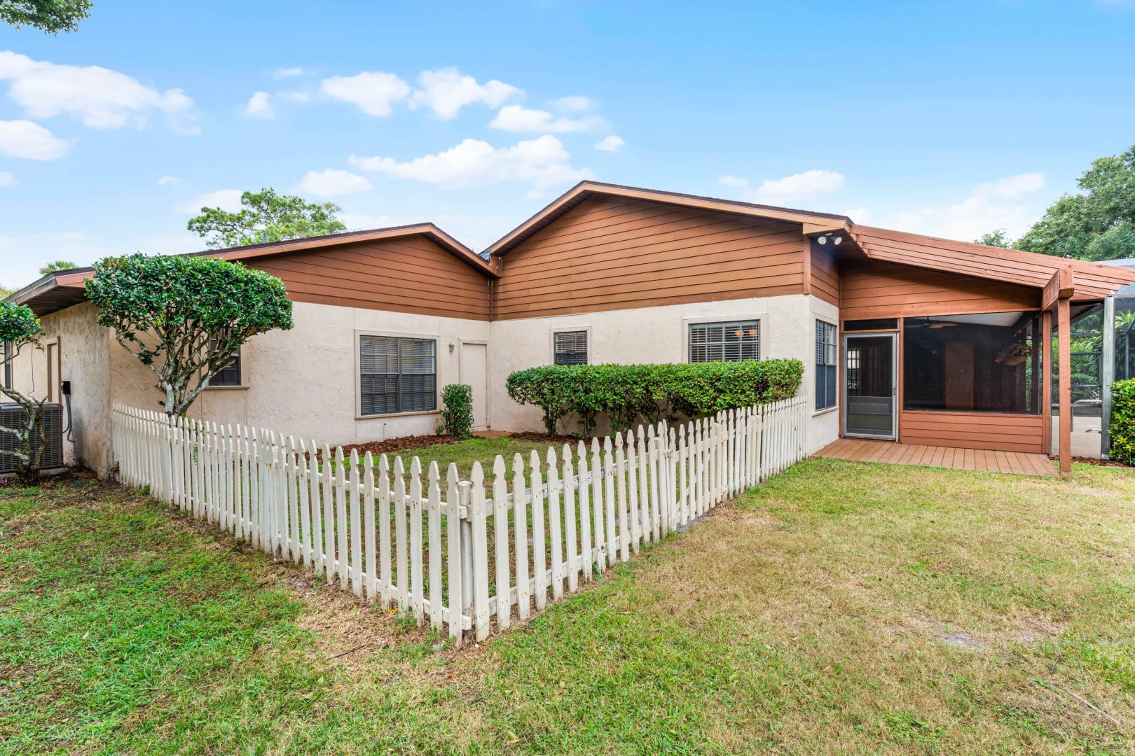 555 Queens Mirror Cir, Casselberry, FL 32707 555 Queens Mirror Cir, Casselberry, FL 32707