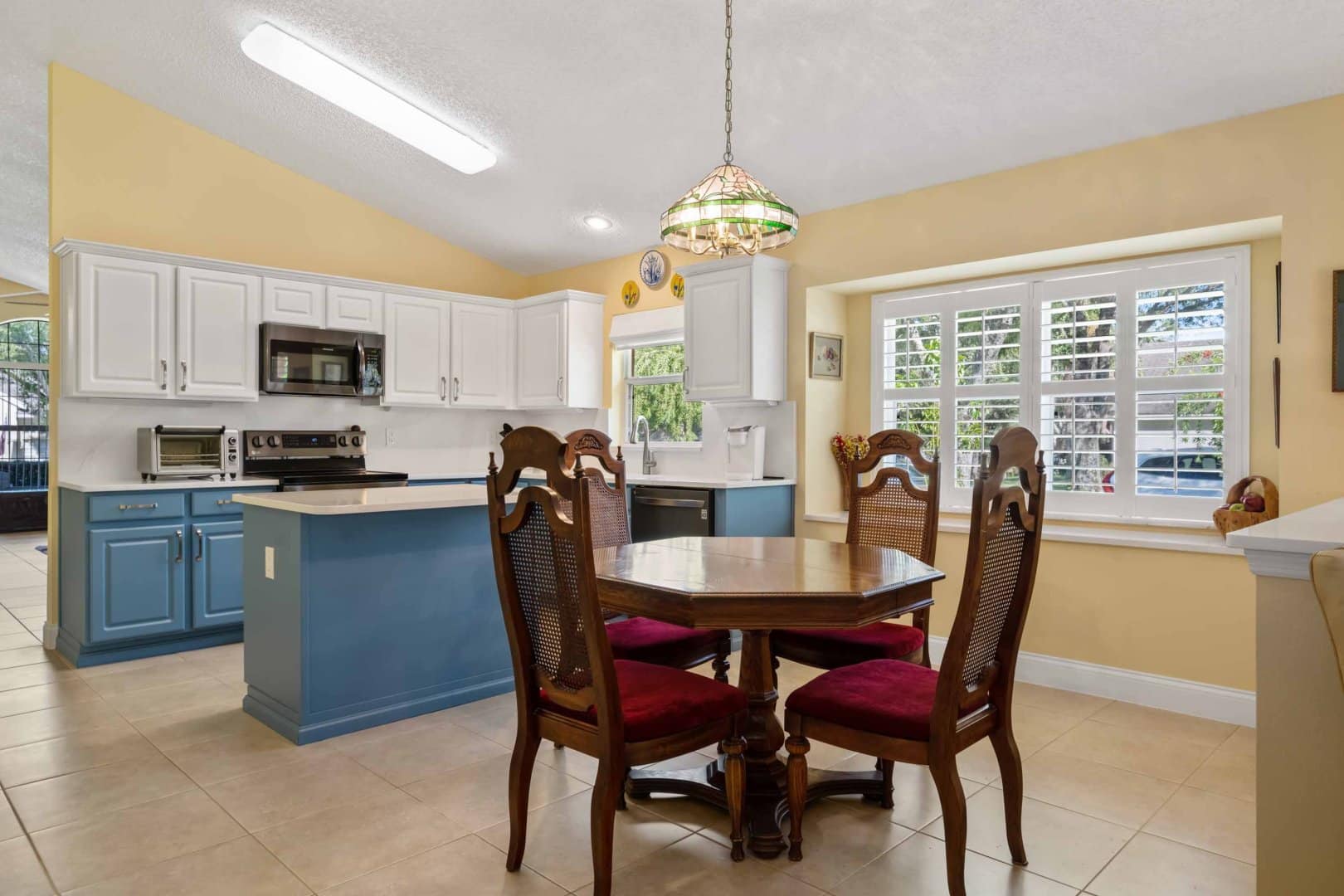 876 N Lake Claire Cir, Oviedo, FL 32765 876 N Lake Claire Cir, Oviedo, FL 32765