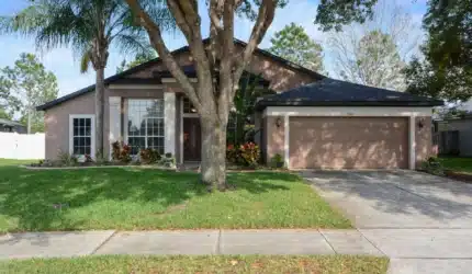 Front view of 1586 Bay Club Rd
