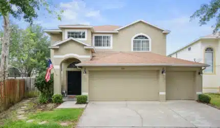 Front view of a house in Florida
