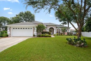 Front view of 2350 Blossom Dr, Oviedo, FL 32765