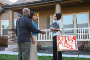 Homeowner shakes hand with Realtor who got their home sold.